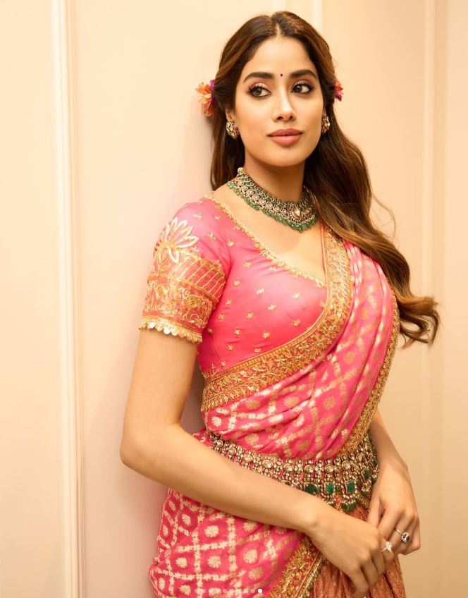 Janhvi Kapoor is Truly a Saree Slay Queen | Janhvi's Most Gorgeous Looks in Saree