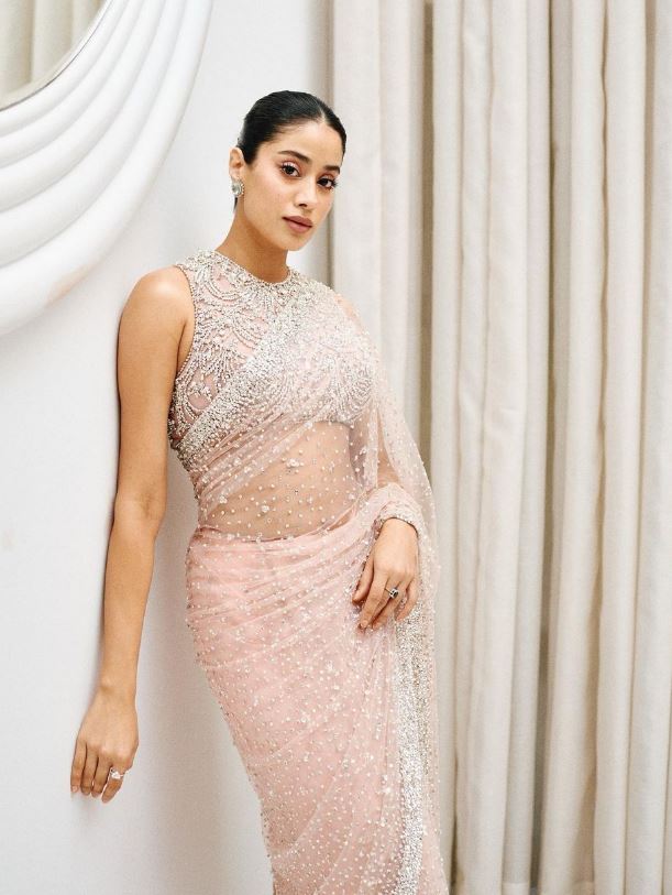 Janhvi Kapoor is Truly a Saree Slay Queen | Janhvi's Most Gorgeous Looks in Saree