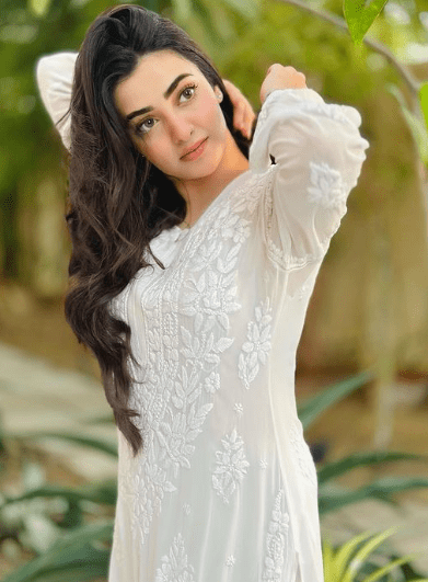 Nawal Saeed Inspired 5 Best Shalwar Kameez Ideas | Transform Your Style with Nawal Saeed’s Shalwar Kameez Inspirations | Nawal Saeed Classic White Shalwar Kameez